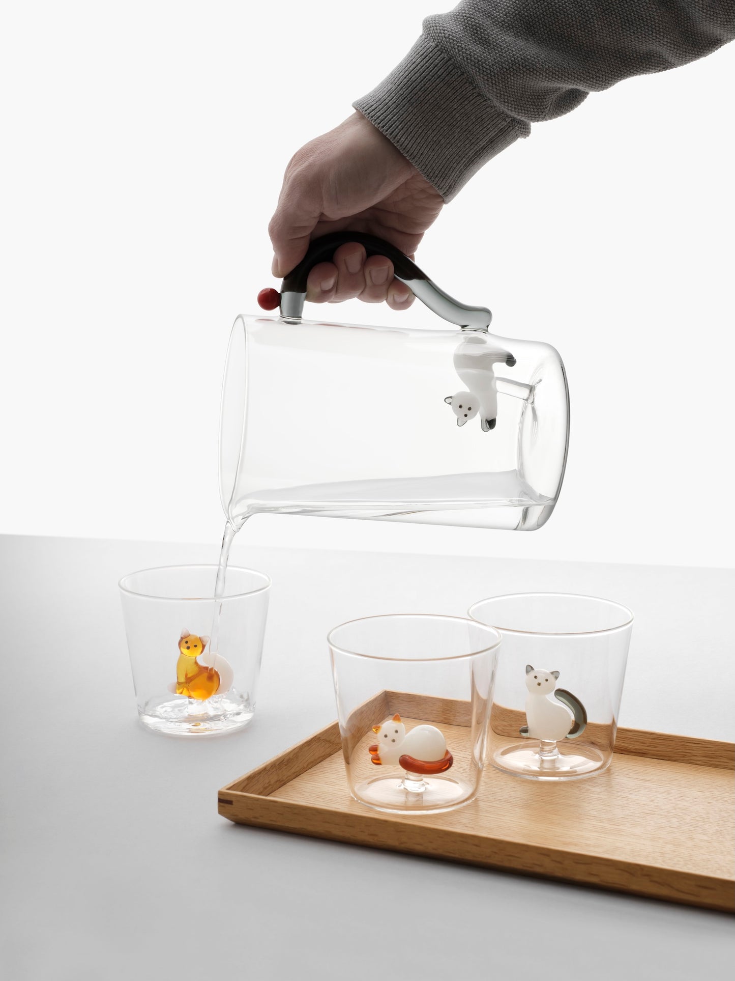 TABBY CAT - JUG WHITE CAT WITH SMOKE TAIL & BERRY