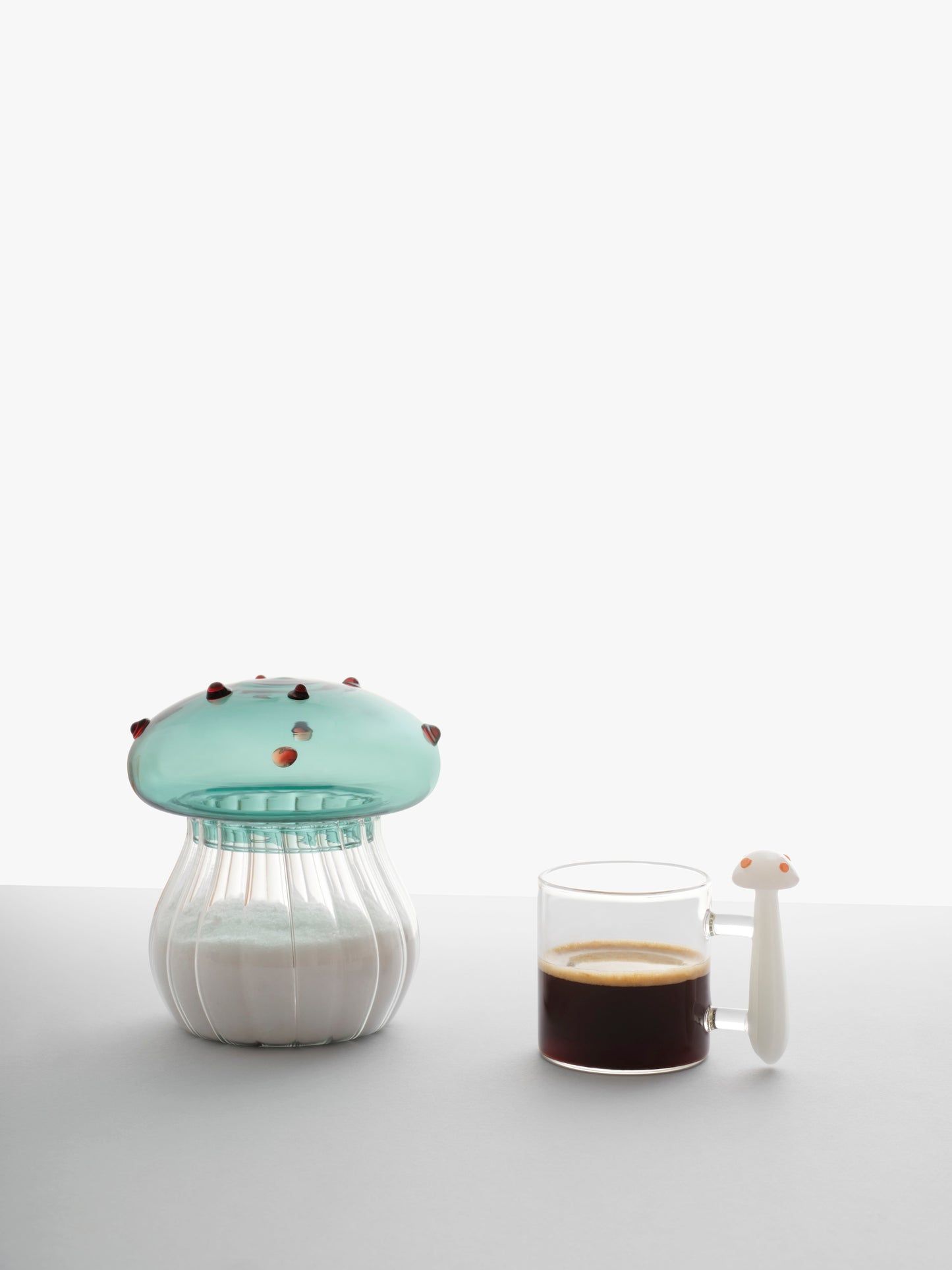 ALICE - coffee cup w/s pink mushroom with red dots