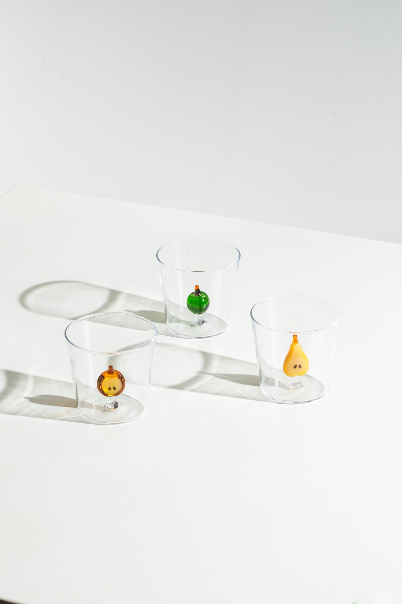 FRUIT & FLOWERS - tumbler half apple