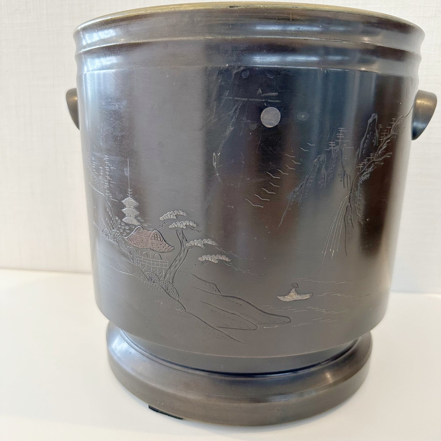 METAL VASE
