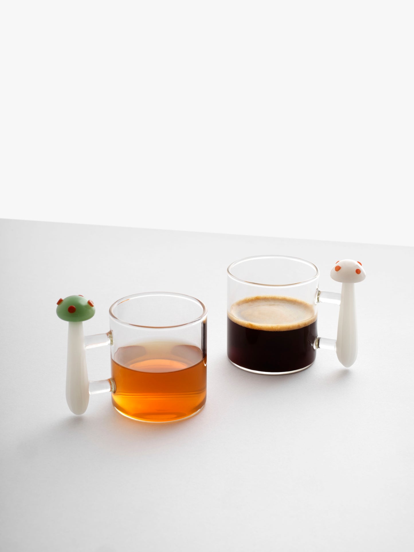 ALICE - coffee cup w/s purple mushroom with yellow dots