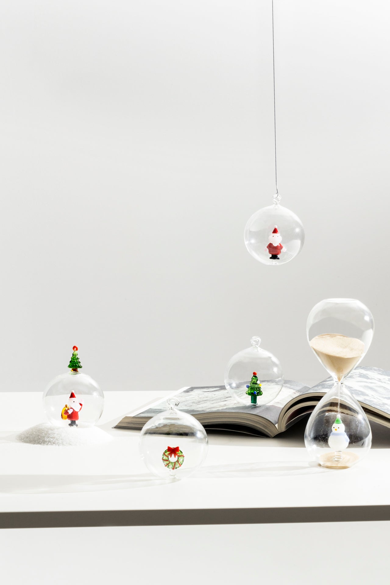 CHRISTMAS BALL CHRISTMAS TREE & SANTA CLAUS