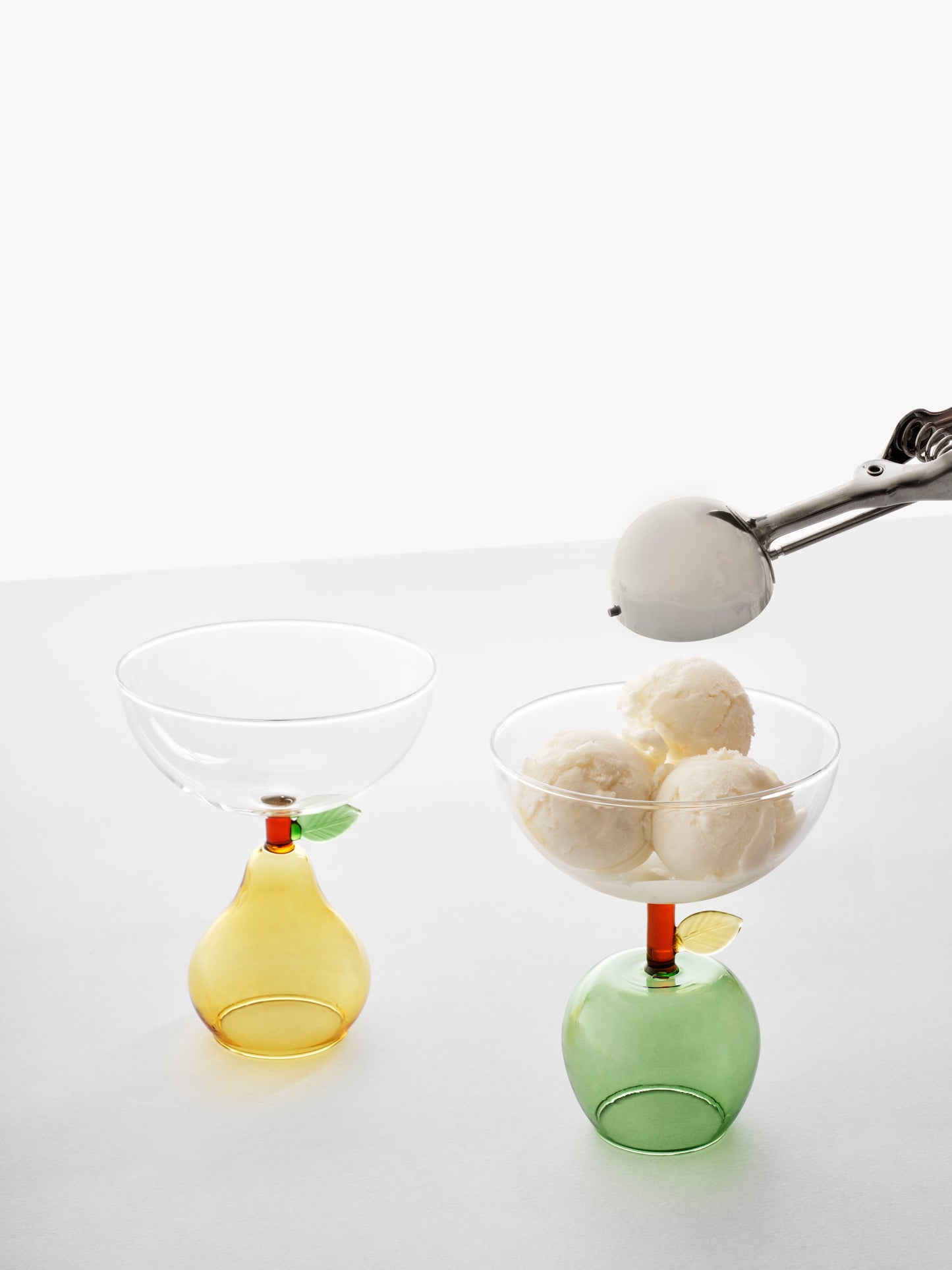 FRUIT & FLOWERS - cup pear