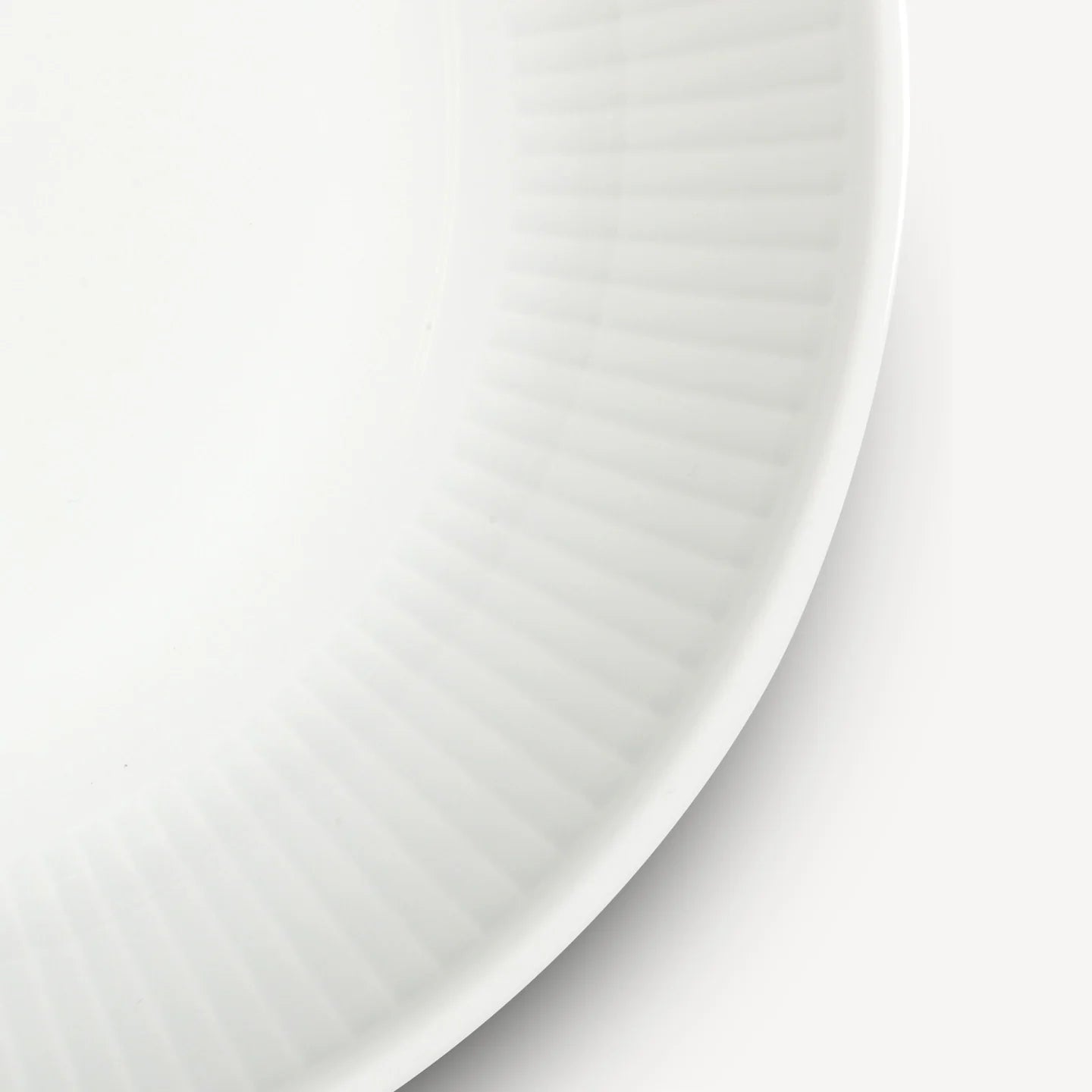 PLISSE SHALLOW BOWL 23cm.