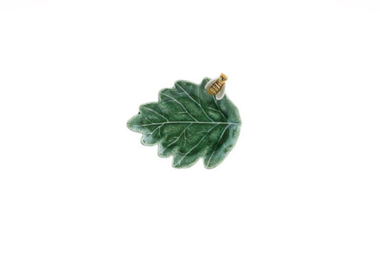 Countryside Leaves - Leaf Oak Tree with Bee