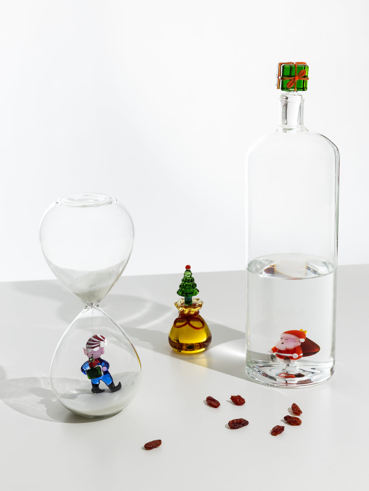 CHRISTMAS TALES - hourglass blue elf w/gift