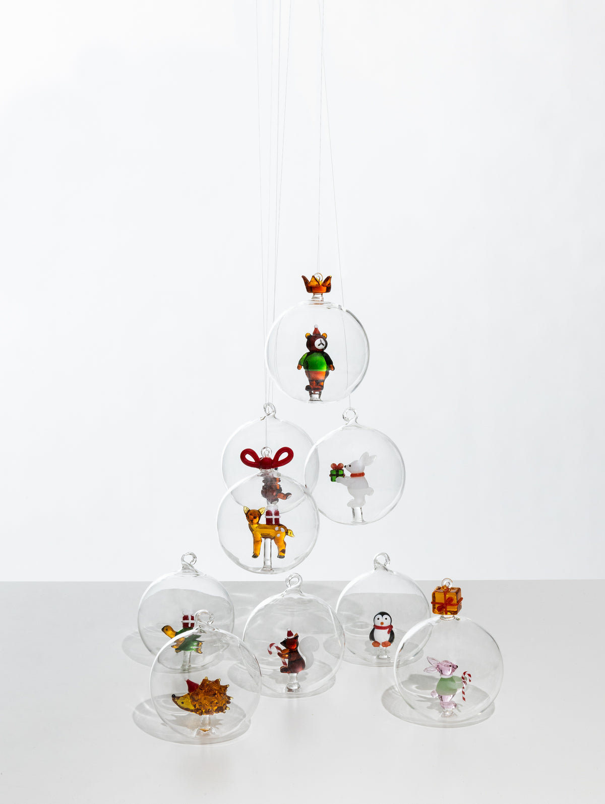 WOODLAND TALES - Christmas ball penguin w/scarf