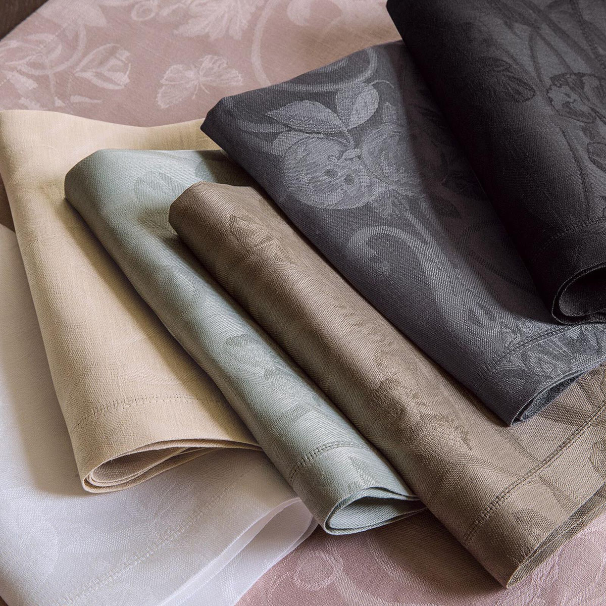 Tivoli - Tablecloth (Black Pepper)