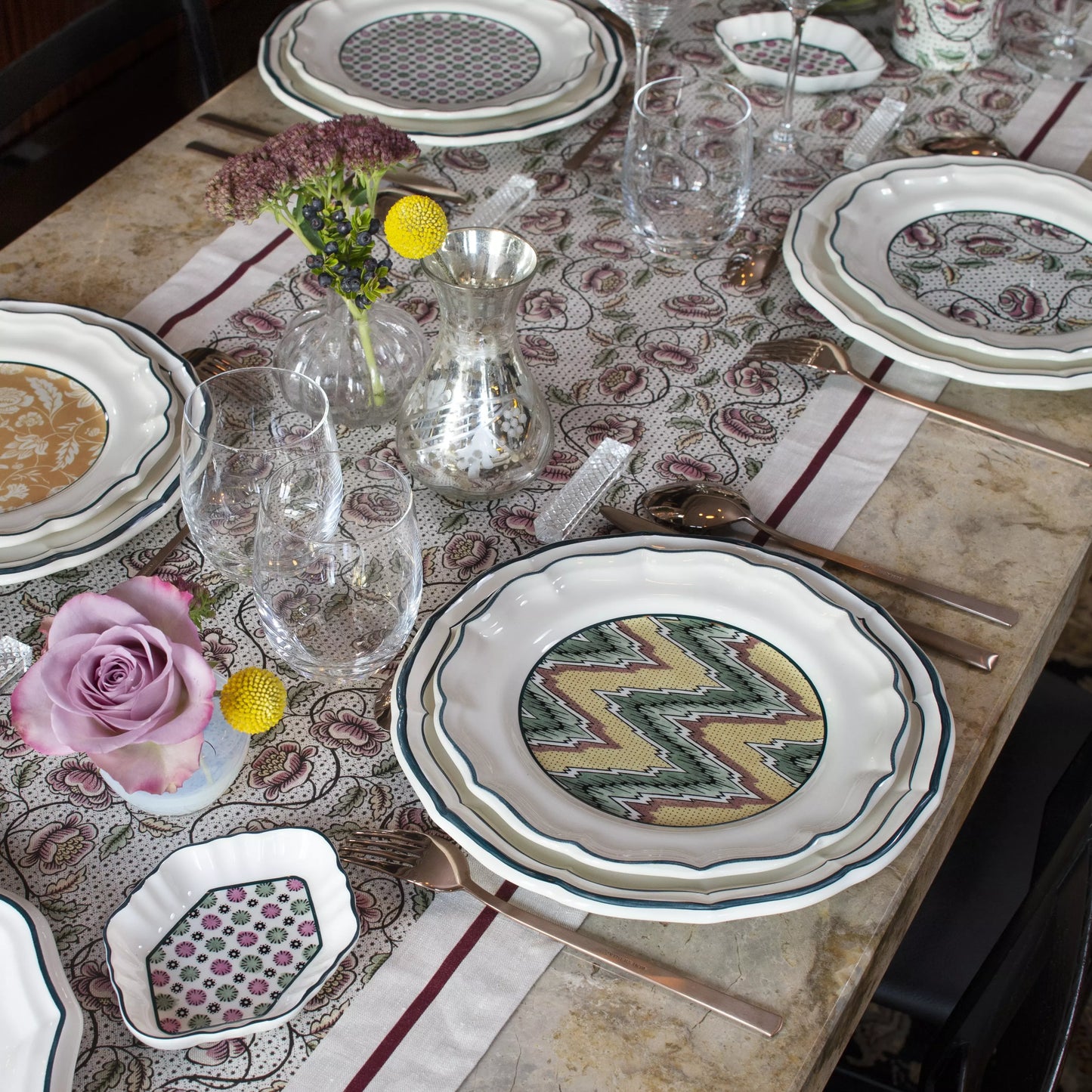 DOMINOTE - BOX OF 4 ASSORTED DESSERT PLATES